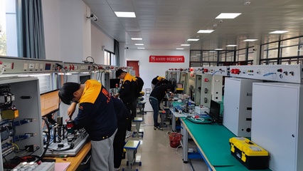 機電工程系圓滿完成AHK機電一體化工畢業考試