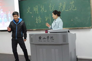 機(jī)電工程學(xué)院攜手化學(xué)化工學(xué)院舉辦學(xué)生干部禮儀規(guī)范培訓(xùn)會(huì)