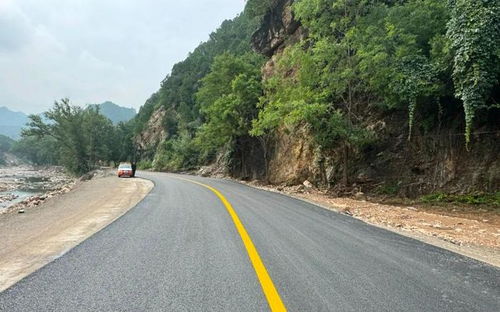 懷柔區水毀公路重建取得階段性進展 路面鋪筑完成加速災后恢復進程